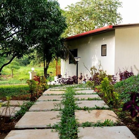 Hotel Mangozzz Magical World Panvel Exteriér fotografie