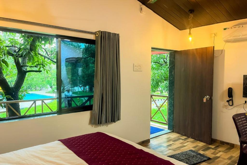 Hotel Mangozzz Magical World Panvel Exteriér fotografie