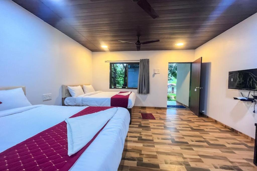 Hotel Mangozzz Magical World Panvel Exteriér fotografie