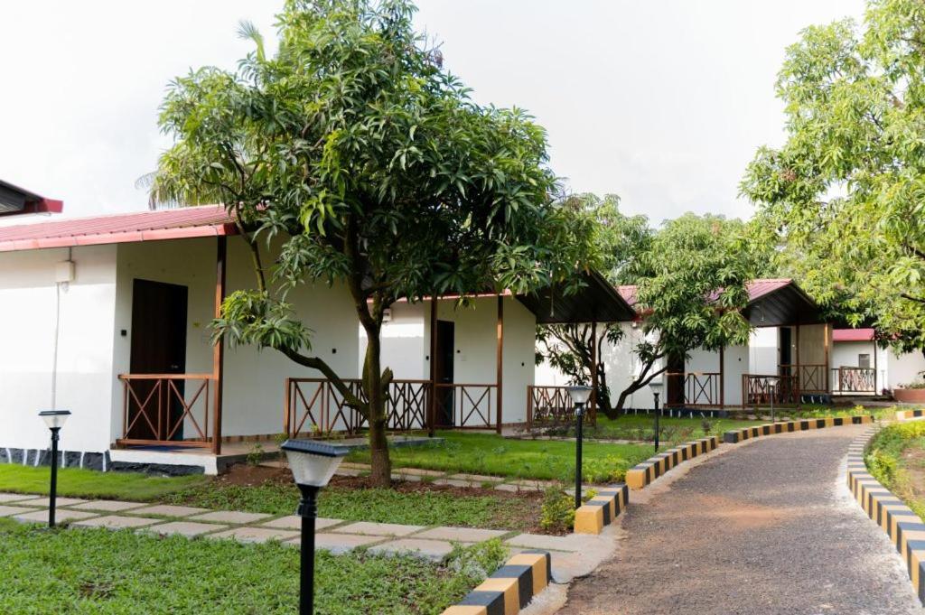 Hotel Mangozzz Magical World Panvel Exteriér fotografie