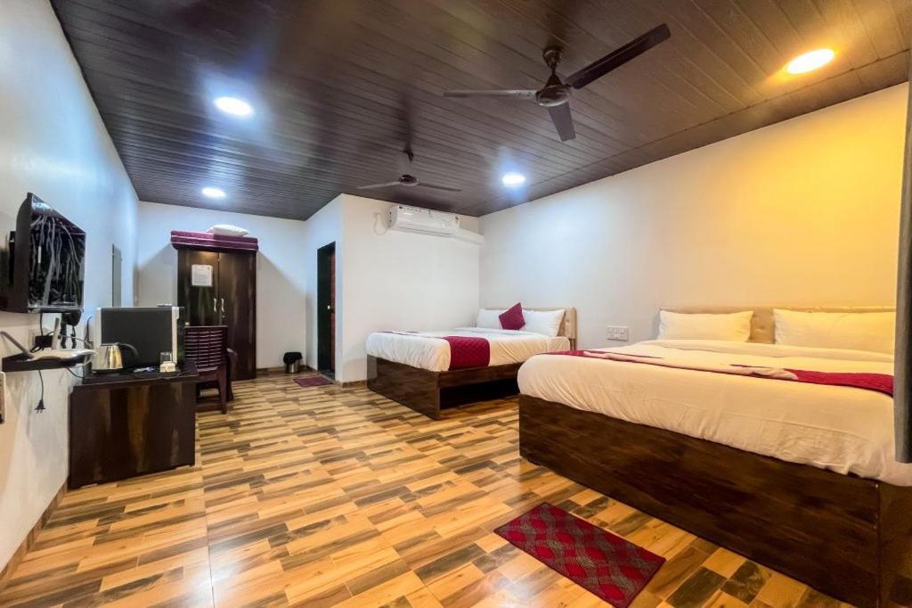 Hotel Mangozzz Magical World Panvel Exteriér fotografie
