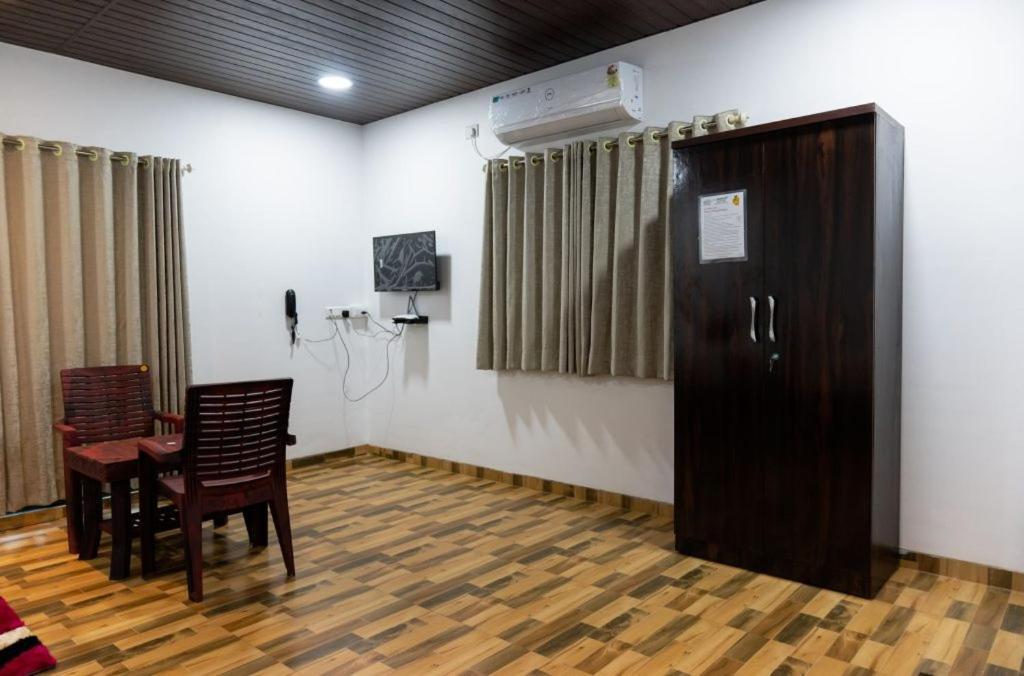 Hotel Mangozzz Magical World Panvel Exteriér fotografie